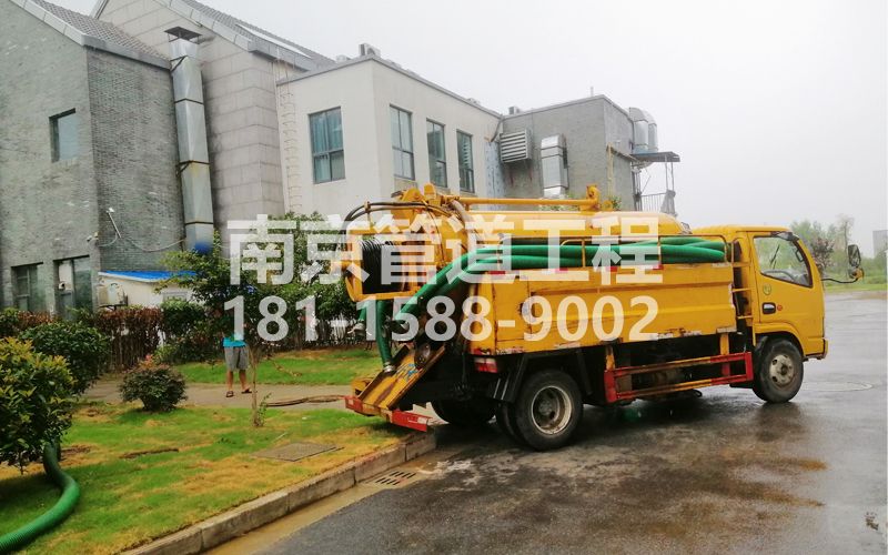 246十字街小区化粪池清理