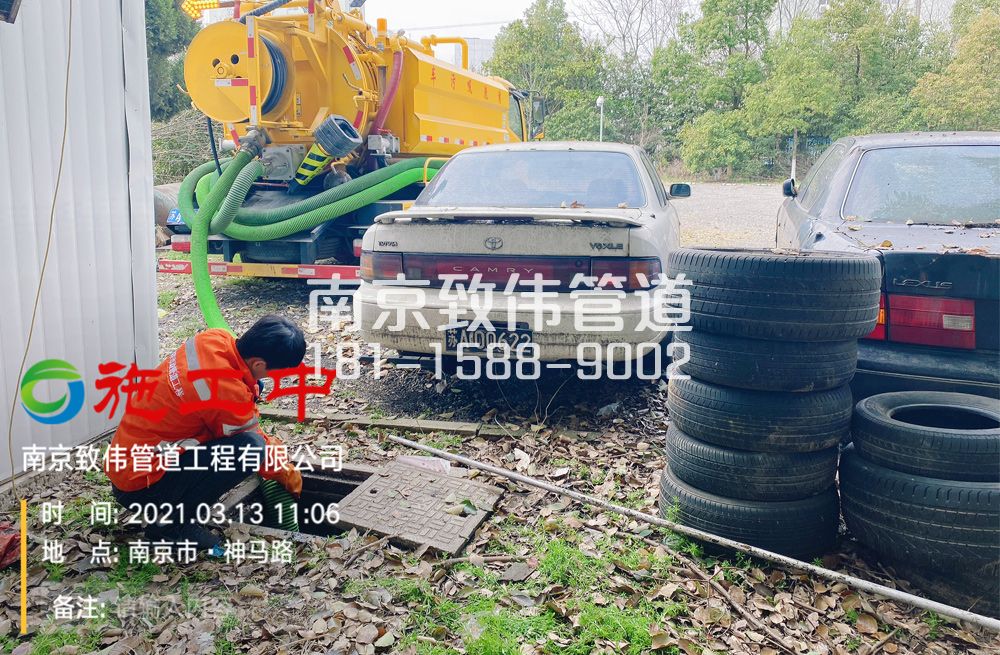 十字街工厂清掏化粪池